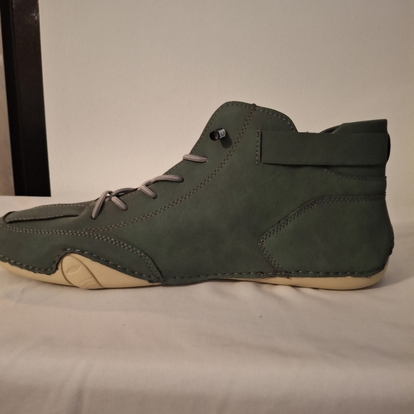 LDECK Men's Green and Cream Athletic Shoes, Gray Bungi Laces And Rubber Soles - Picture 5 of 6